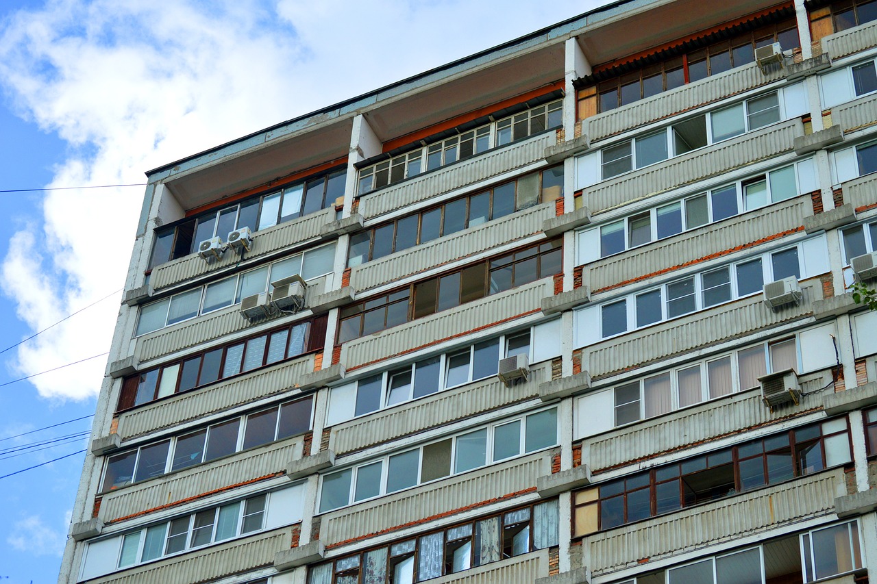 Soluții pentru închiderea unui balcon de apartament