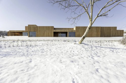 Materiale de construcții sustenabile – cum influențează alegerea tehnologiilor potrivite costurilor de funcționare?