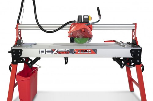 Avantajele utilizarii unei masini de taiat placi RUBI